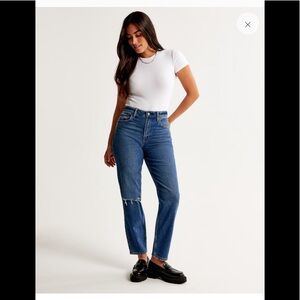 Abercrombie& Fitch. Curve Love High Rise Mom Jean. Size 31 long
